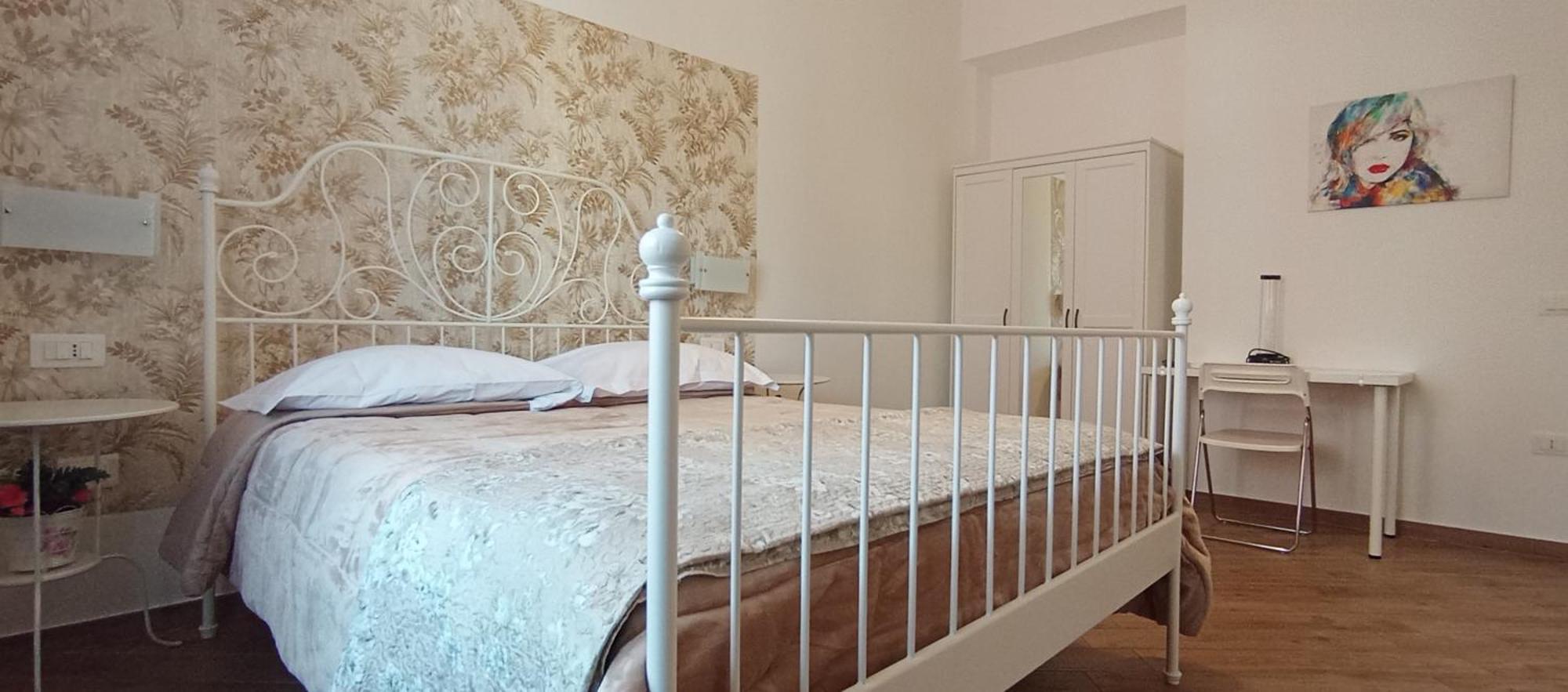 B & B Civico 6 Rooms ซาแลร์โน ภายนอก รูปภาพ