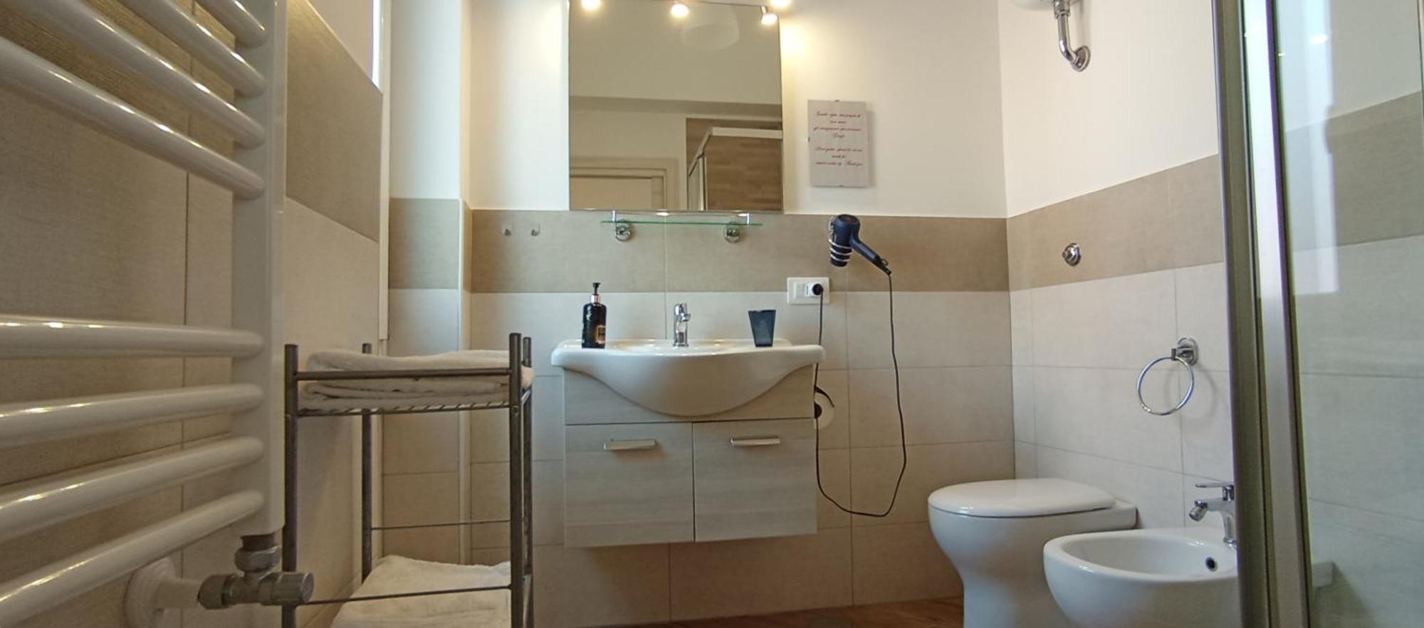 B & B Civico 6 Rooms ซาแลร์โน ภายนอก รูปภาพ