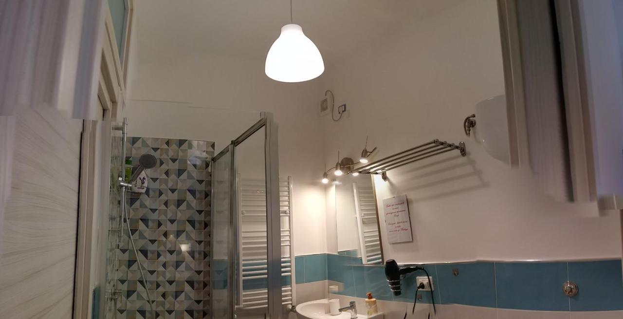 B & B Civico 6 Rooms ซาแลร์โน ภายนอก รูปภาพ
