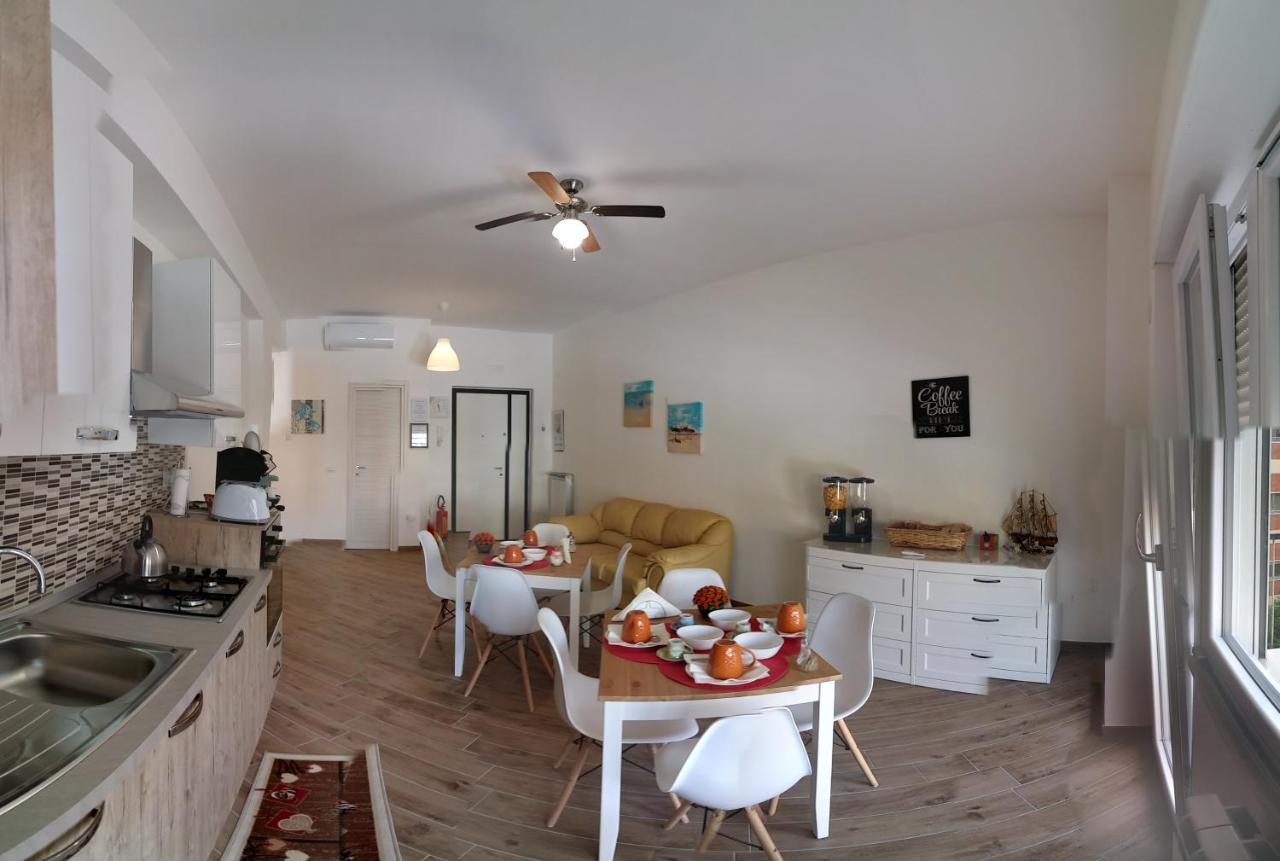 B & B Civico 6 Rooms ซาแลร์โน ภายนอก รูปภาพ