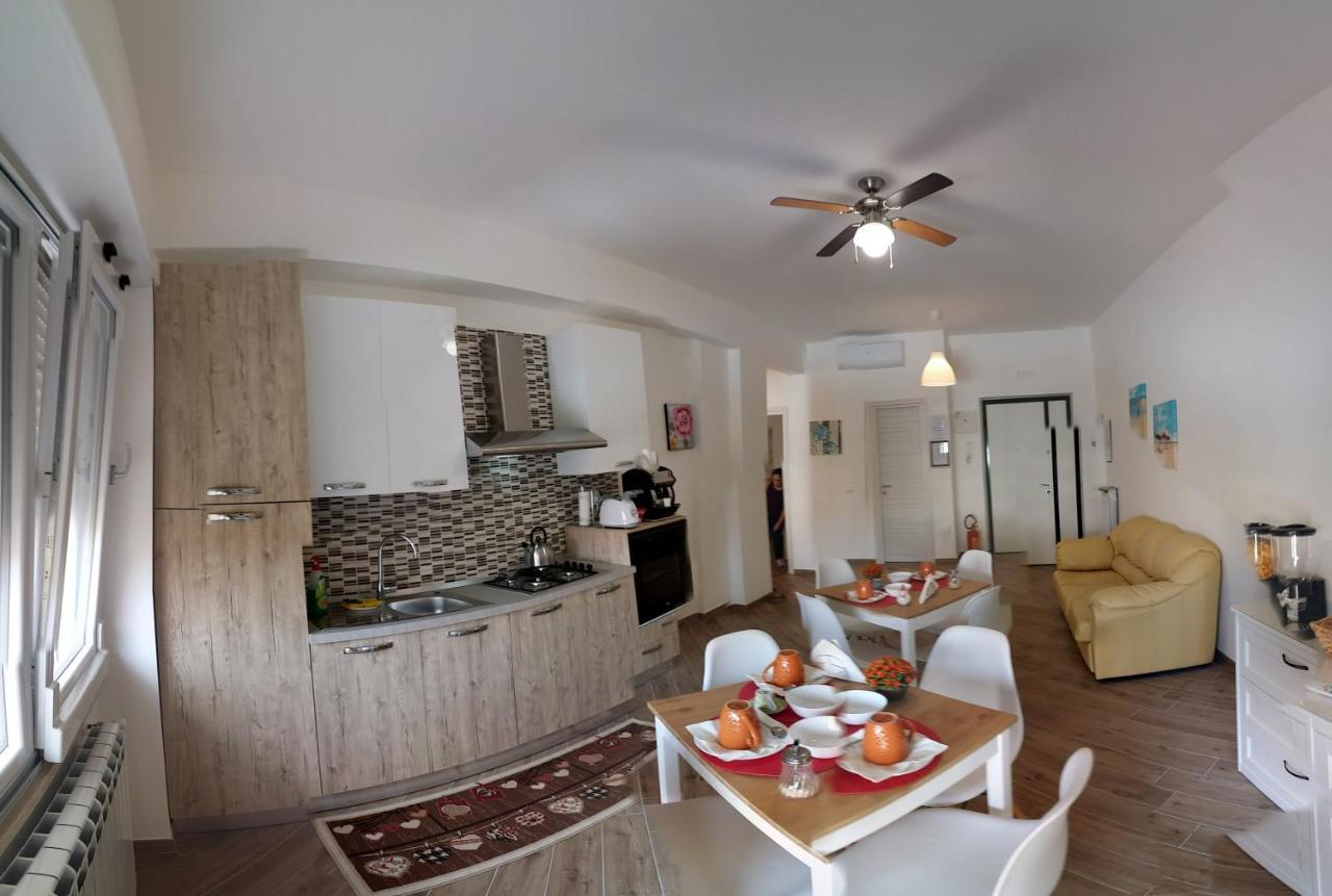B & B Civico 6 Rooms ซาแลร์โน ภายนอก รูปภาพ
