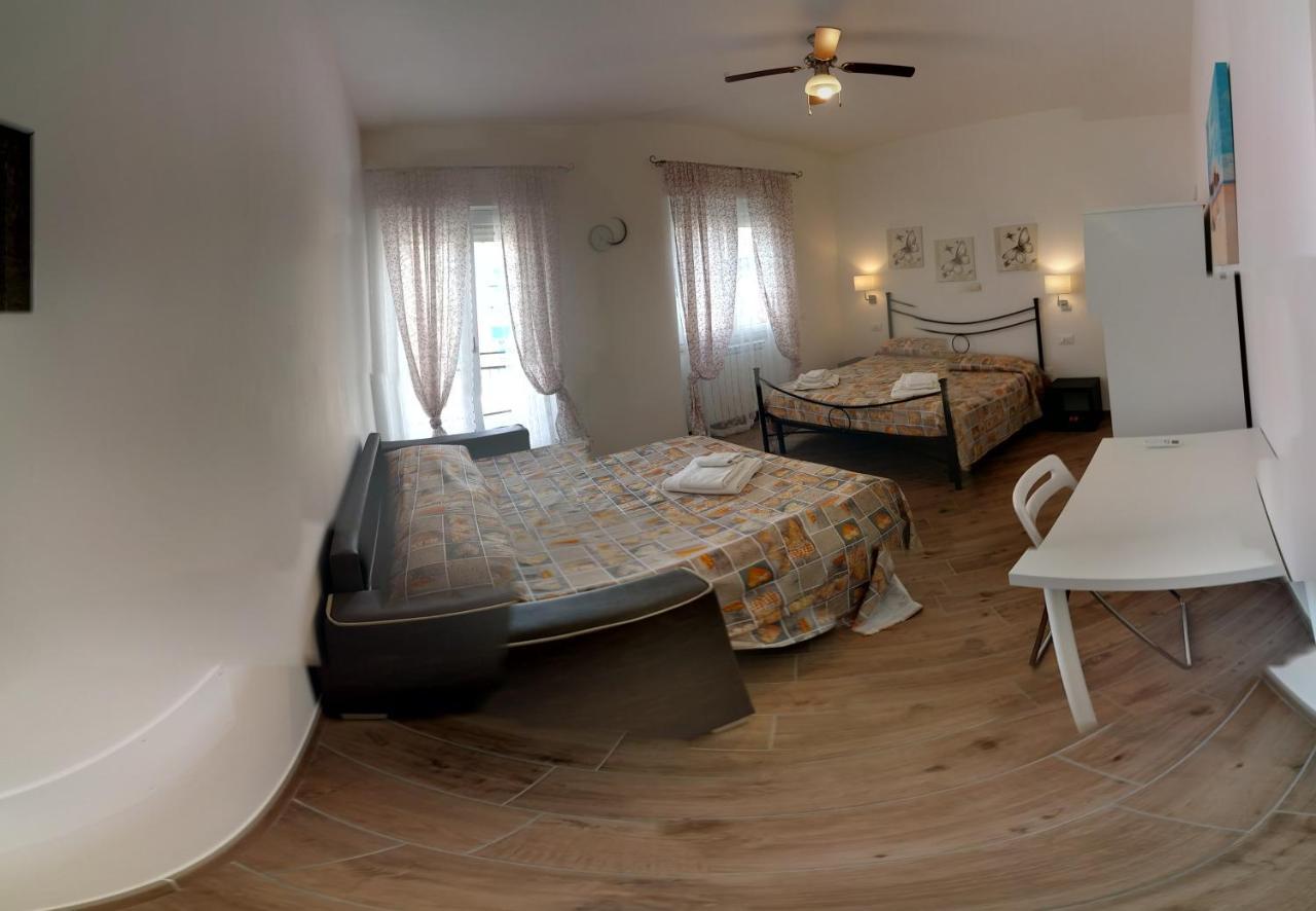 B & B Civico 6 Rooms ซาแลร์โน ภายนอก รูปภาพ